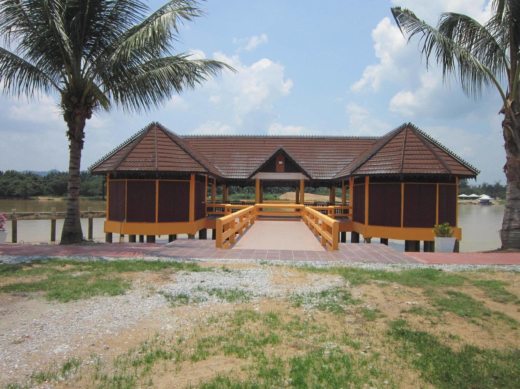 Green Village Pasir Salak Eco River Resort Kampung Gajah  المظهر الخارجي الصورة