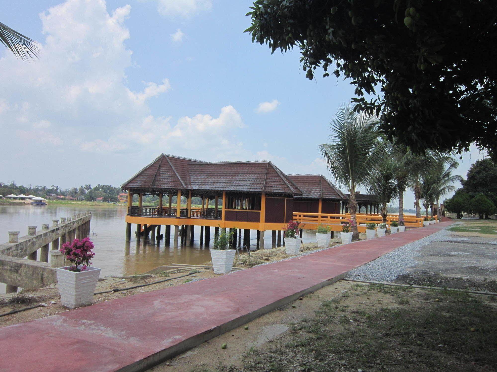 Green Village Pasir Salak Eco River Resort Kampung Gajah  المظهر الخارجي الصورة