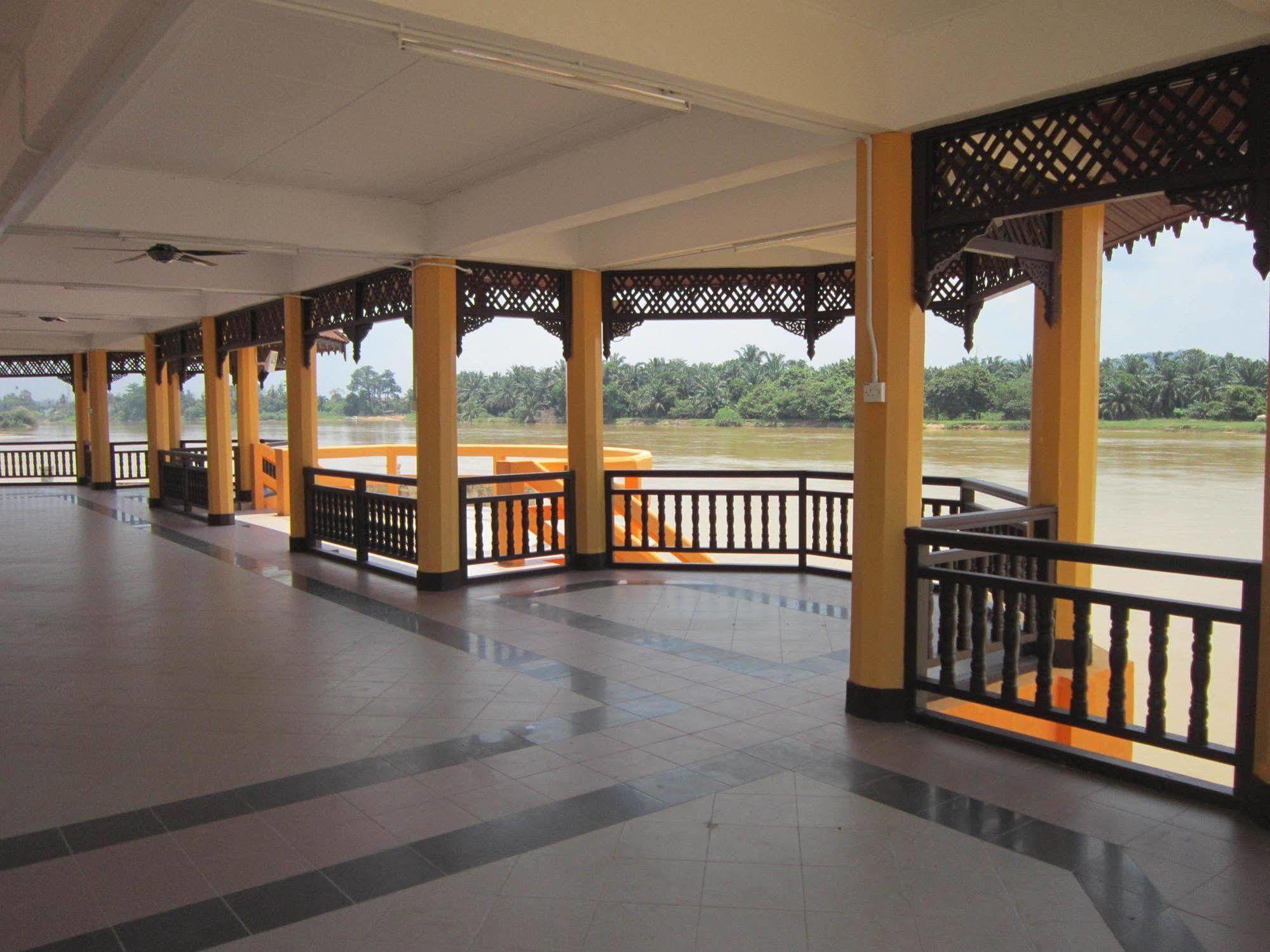 Green Village Pasir Salak Eco River Resort Kampung Gajah  المظهر الخارجي الصورة
